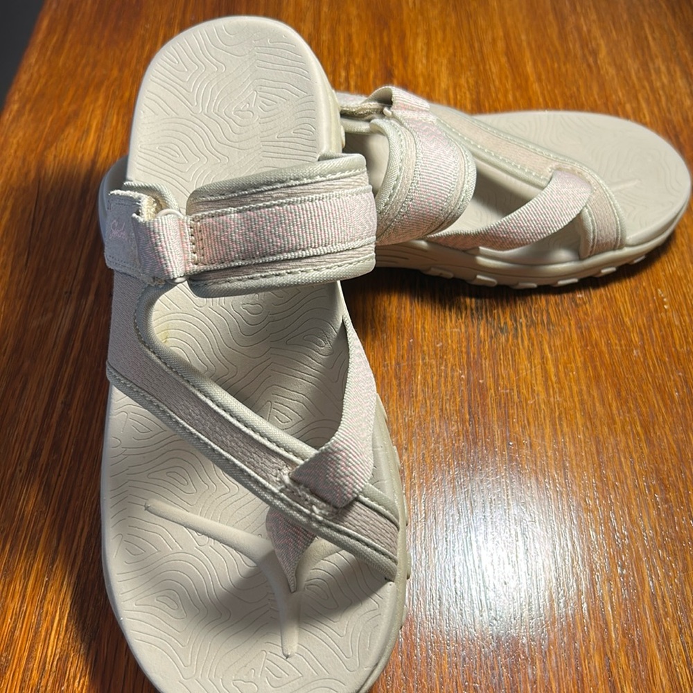 Skechers Womens Cream Tan Reggae Slide In Sandal. Size 7